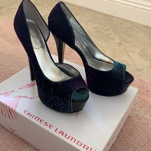 Chinese Laundry Multicolor Sexy Giraffe